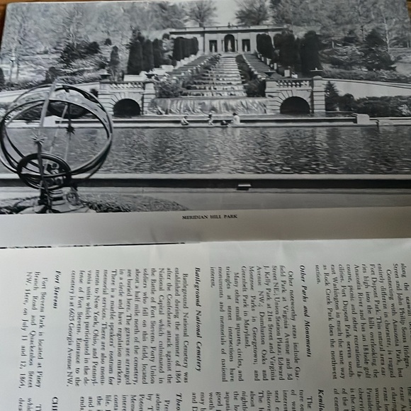COLONIAL WILLIAMSBURG GUIDEBOOK, Old Sturbridge Village & National Capital Parks - Picture 10 of 11